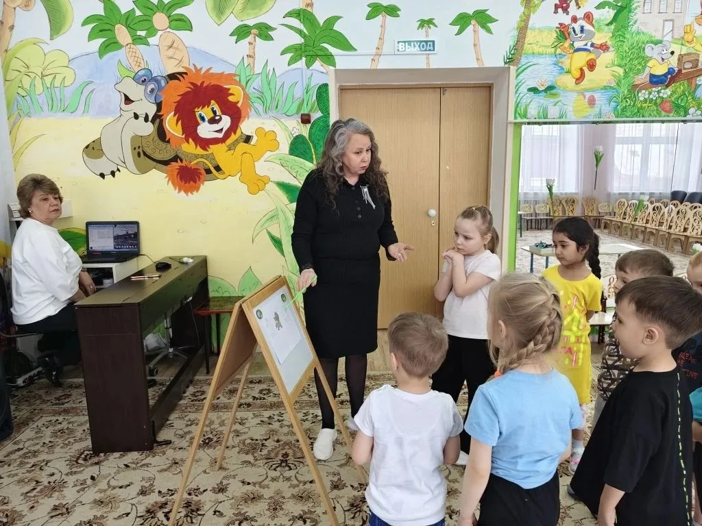 Мини-клуб «Игровая карусель»: весёлые игры для ребят.